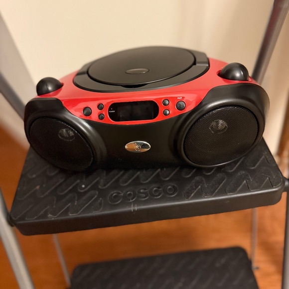 New Groove Onn Red Boombox CD Player & FM w/Radio Bluetooth Wireless Technology - Picture 1 of 11